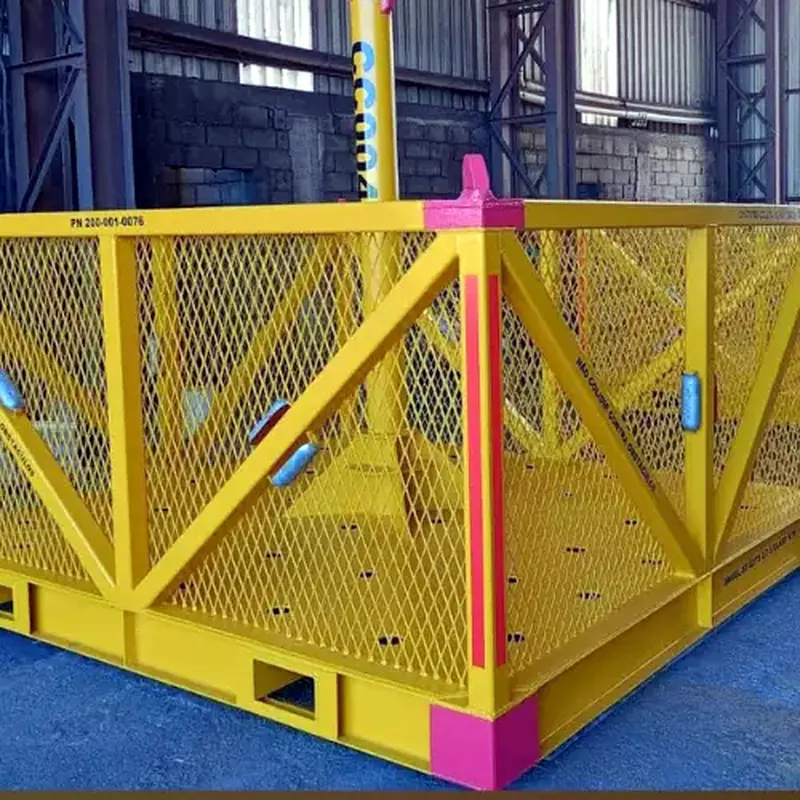 Cesta de carga metálica pintada em amarelo com cantos em rosa